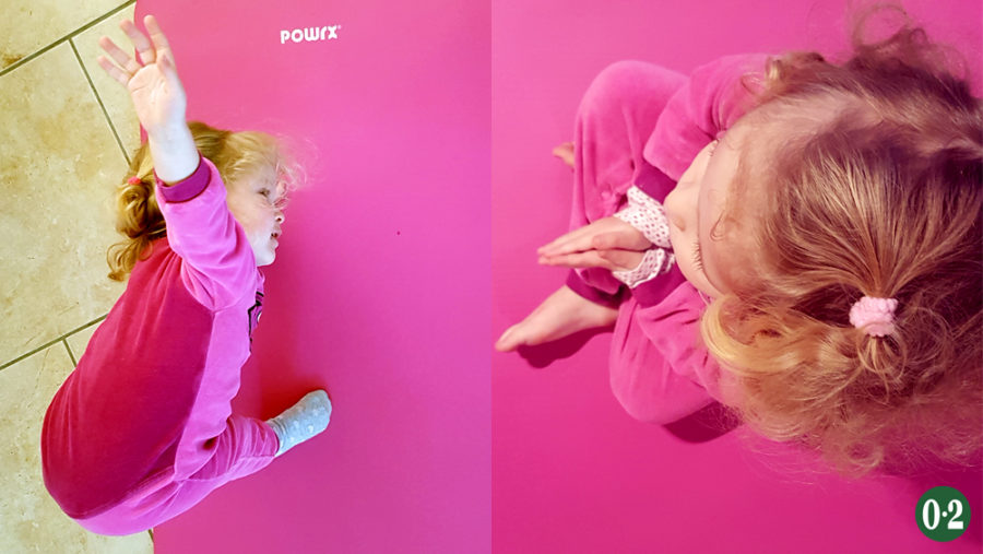 Meine Sportmatte ist ungeeignet für Yoga: Sie rutscht auf dem Boden und bieten den Hänen keinen Halt.