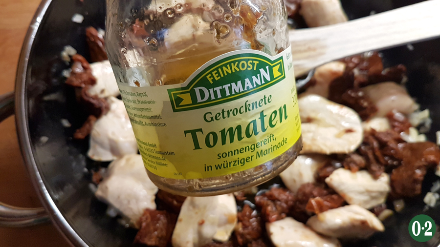 Auf die getrockneten und eingelegten Tomaten kommt es bei diesem Gericht an!